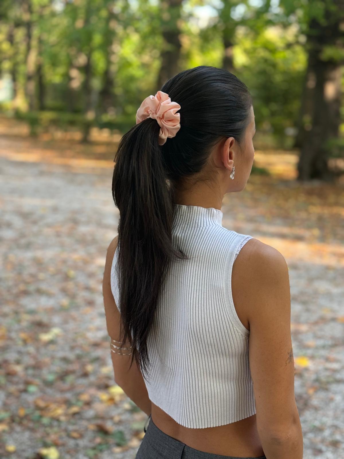 Scrunchie in Satin-Optik – Zartrosa, Handgemacht