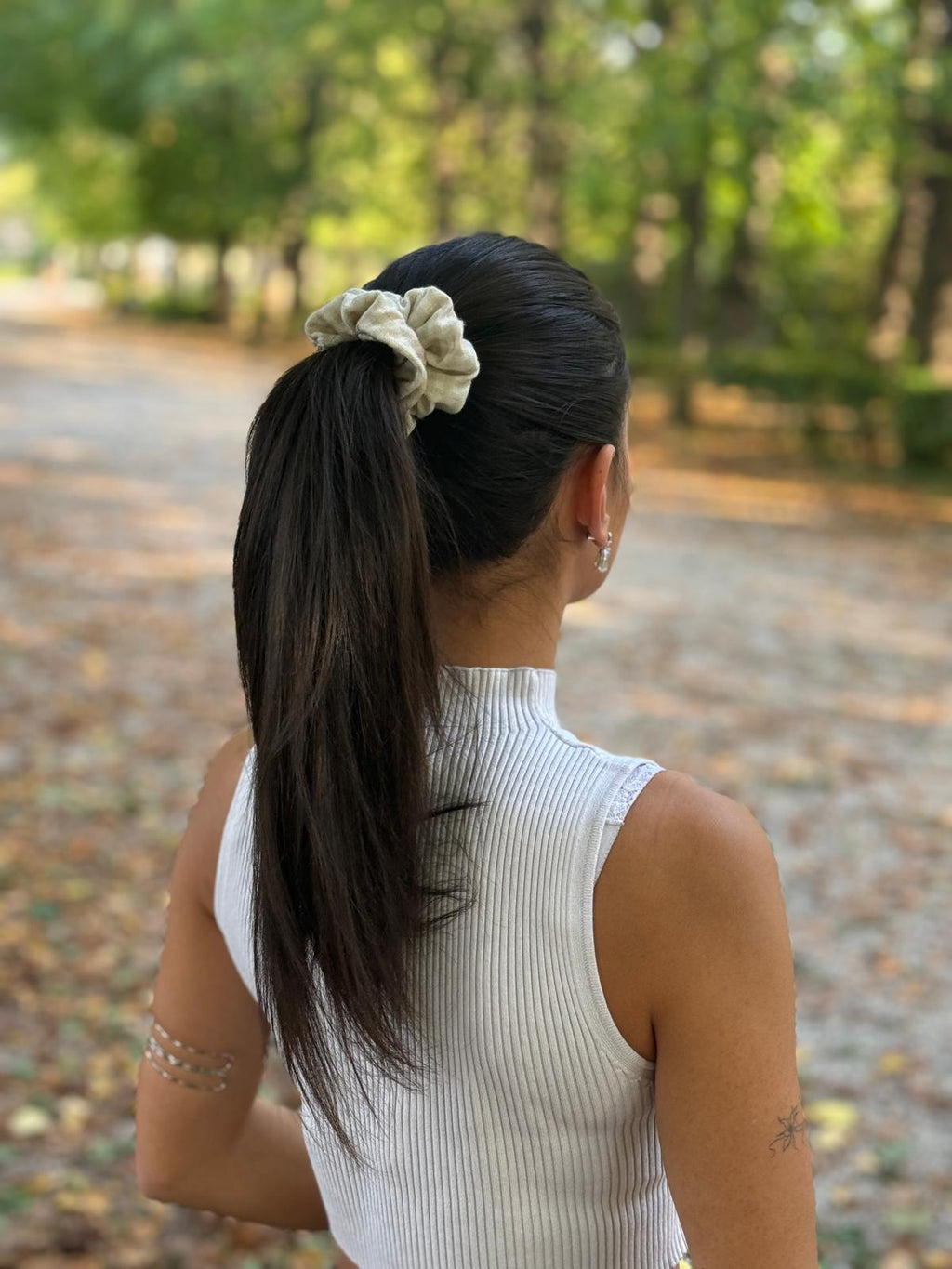 Scrunchie aus Baumwolle – Handgemacht in Naturbeige